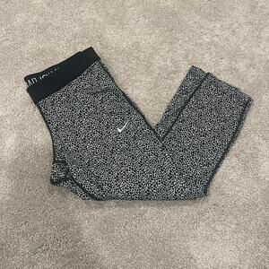 Nike Dri Fit Women's Cropped Legging Black White Run‎ Fast Live Fearless Size M